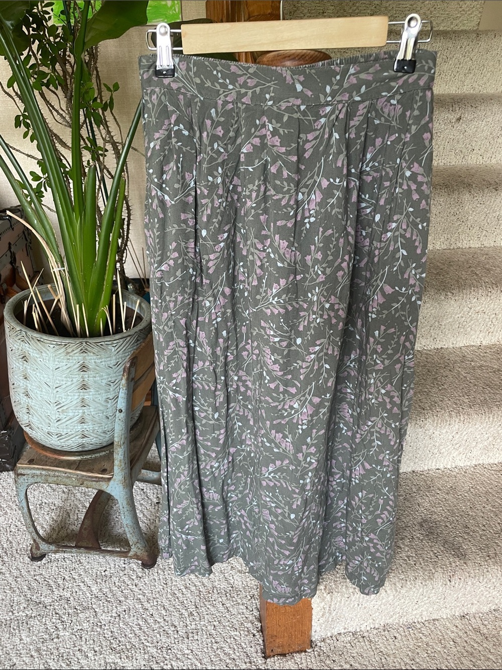 Sag Harbor Vintage Cottage-core Floral Midi Skirt in Olive Green and Lilac